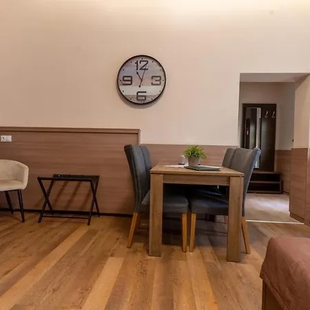 Central Hotel 21-2